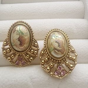 Elegant Gold Tone And Pink Floral Earrings